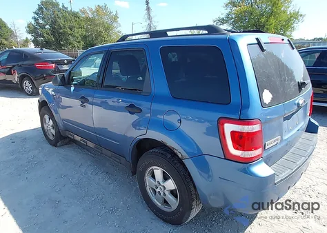 2009 Ford Escape Xlt z USA, uszkodzony, nr VIN 1FMCU93769KA08213